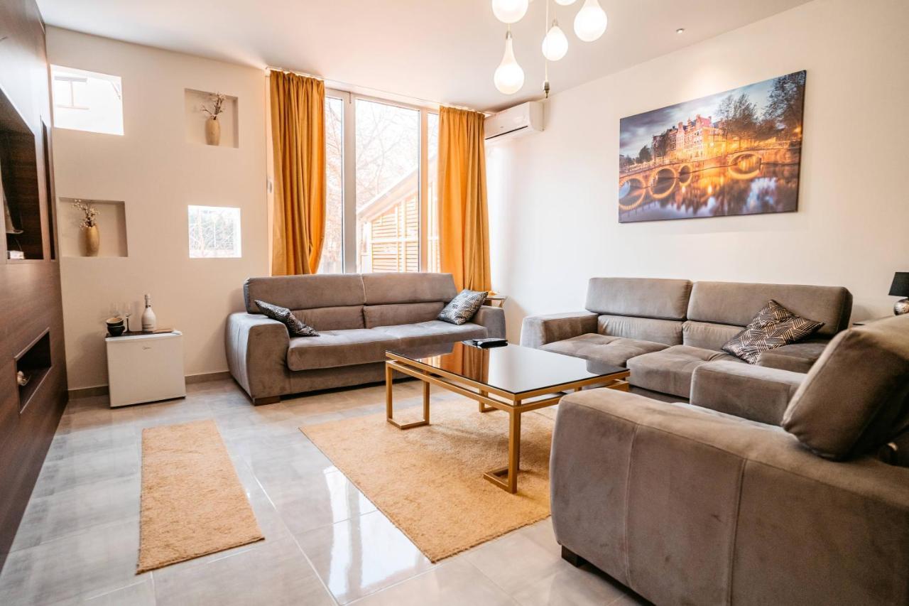 Magico Rooms & Apartments Ni Buitenkant foto
