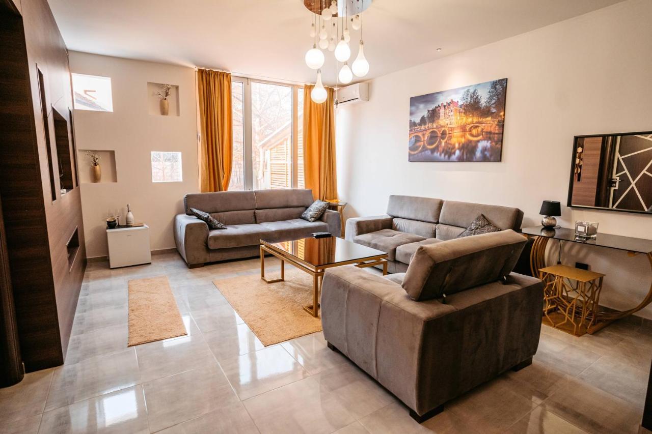 Magico Rooms & Apartments Ni Buitenkant foto