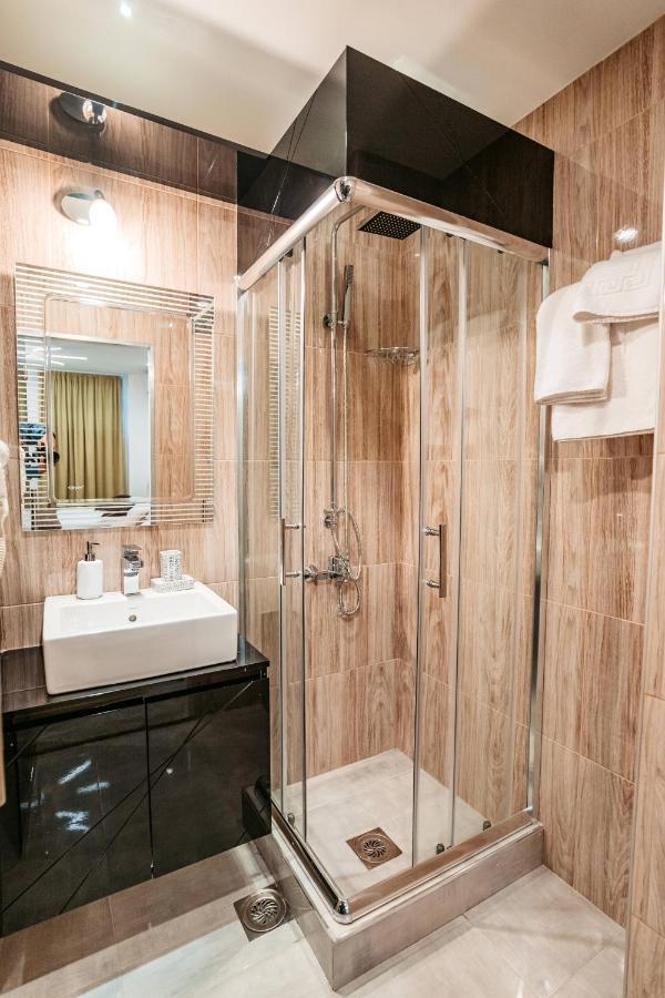 Magico Rooms & Apartments Ni Buitenkant foto
